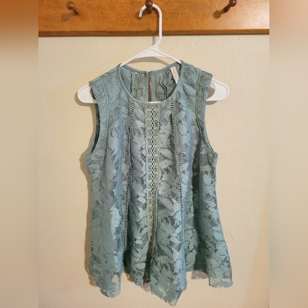 Xhilaration Lace Sleeveless Top